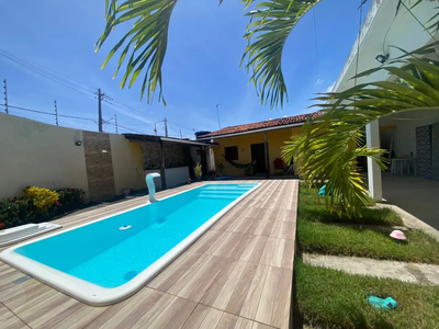 VENDE-SE CASA COM PISCINA EM MARCÍLIO DE NORONHA